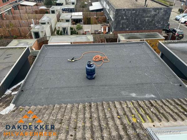 Dakrenovatie afgerond met nieuwe bitumen dakbedekking in Hilvarenbeek Dakrenovatie afgerond met nieuwe bitumen dakbedekking in Hilvarenbeek